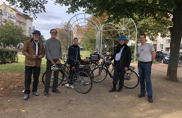 Mitglieder bei einer Fahrradtour durch die Innenstadt Hannovers